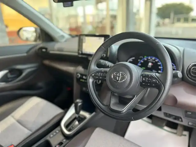 トヨタ ヤリスクロス ハイブリッド Z 香川県 2020(令2)年 6.3万km ブラックマイカ/ホワイトパールクリスタルシャイン 2トーン ワンオーナー/純正メモリナビ/アップルカープレイ/USB/Bluetooth/パノラミックビューモニター/トヨタセーフティセンス/プリクラッシュセーフティ/レーンキープ/オートハイビーム/レーダークルーズ/電子パーキング/ブレーキホールド/ハーフレザーシート/シートヒーター/クリアランスソナー/前後ドライブレコーダー/純正フロアマット/スペアキー/ETC