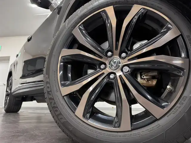 レクサス ＲＸ 450h バージョンL 三重県 2019(令1)年 3万km グラファイトブラックガラスフレーク ハイブリッド/FF/MTモード付フロアCVT/12.3型ナビ（AM/FM/CD/DVD/SDREC/SD/USB/Bluetooth/Miracast/AUX/TV）/パノラミックビューモニター/【OP】マークレビンソン プレミアムサラウンドサウンドシステム/ドライブレコーダー 前後/ETC2.0/LEXUS Safety System＋/●プリクラッシュセーフティ/●レーンキーピングアシスト/●レーダークルコン（全車速追従機能付）/●オートハイビーム/・ブラインドスポットモニター＆リヤクロストラフィックアラート・オートブレーキ/・ロードサインアシスト/・先行車発進告知機能/・【OP】ITS Connect/装備/・セミアニリン本革シート（黒）/・メモリー＆4way電動ランバーサポート付10wayパワーシート（D/N）/・セカンドパワーシート/・シートヒーター（D/N/2nd左右）＆ベンチレーション（D/N）/・ステアリングヒーター/・タッチレスパワーバックドア/・AC100Vコンセント（100W）/・カラーヘッドアップディスプレイ/・3眼LED/・左右独立オートエアコン/・【OP】純正20インチ×8J ブロンズ・カラード切削光輝アルミホイール/・スマートキーx1/など