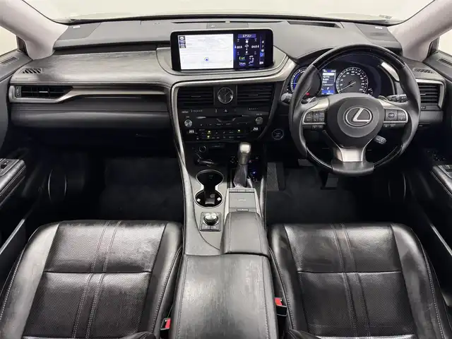 レクサス ＲＸ 450h バージョンL 三重県 2019(令1)年 3万km グラファイトブラックガラスフレーク ハイブリッド/FF/MTモード付フロアCVT/12.3型ナビ（AM/FM/CD/DVD/SDREC/SD/USB/Bluetooth/Miracast/AUX/TV）/パノラミックビューモニター/【OP】マークレビンソン プレミアムサラウンドサウンドシステム/ドライブレコーダー 前後/ETC2.0/LEXUS Safety System＋/●プリクラッシュセーフティ/●レーンキーピングアシスト/●レーダークルコン（全車速追従機能付）/●オートハイビーム/・ブラインドスポットモニター＆リヤクロストラフィックアラート・オートブレーキ/・ロードサインアシスト/・先行車発進告知機能/・【OP】ITS Connect/装備/・セミアニリン本革シート（黒）/・メモリー＆4way電動ランバーサポート付10wayパワーシート（D/N）/・セカンドパワーシート/・シートヒーター（D/N/2nd左右）＆ベンチレーション（D/N）/・ステアリングヒーター/・タッチレスパワーバックドア/・AC100Vコンセント（100W）/・カラーヘッドアップディスプレイ/・3眼LED/・左右独立オートエアコン/・【OP】純正20インチ×8J ブロンズ・カラード切削光輝アルミホイール/・スマートキーx1/など