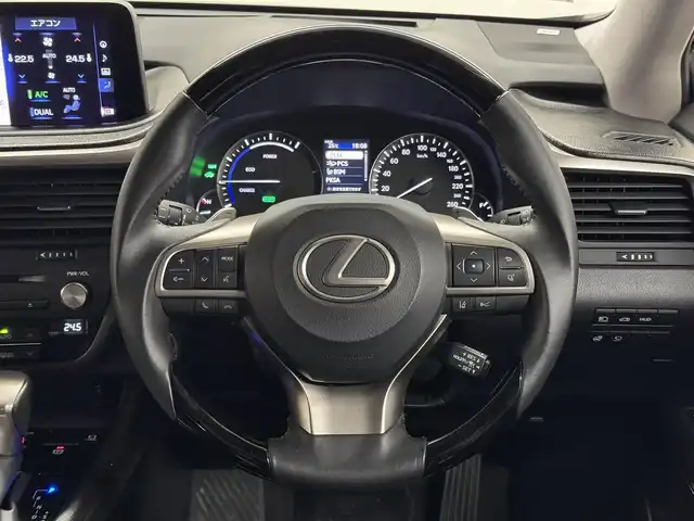 レクサス ＲＸ 450h バージョンL 三重県 2019(令1)年 3万km グラファイトブラックガラスフレーク ハイブリッド/FF/MTモード付フロアCVT/12.3型ナビ（AM/FM/CD/DVD/SDREC/SD/USB/Bluetooth/Miracast/AUX/TV）/パノラミックビューモニター/【OP】マークレビンソン プレミアムサラウンドサウンドシステム/ドライブレコーダー 前後/ETC2.0/LEXUS Safety System＋/●プリクラッシュセーフティ/●レーンキーピングアシスト/●レーダークルコン（全車速追従機能付）/●オートハイビーム/・ブラインドスポットモニター＆リヤクロストラフィックアラート・オートブレーキ/・ロードサインアシスト/・先行車発進告知機能/・【OP】ITS Connect/装備/・セミアニリン本革シート（黒）/・メモリー＆4way電動ランバーサポート付10wayパワーシート（D/N）/・セカンドパワーシート/・シートヒーター（D/N/2nd左右）＆ベンチレーション（D/N）/・ステアリングヒーター/・タッチレスパワーバックドア/・AC100Vコンセント（100W）/・カラーヘッドアップディスプレイ/・3眼LED/・左右独立オートエアコン/・【OP】純正20インチ×8J ブロンズ・カラード切削光輝アルミホイール/・スマートキーx1/など