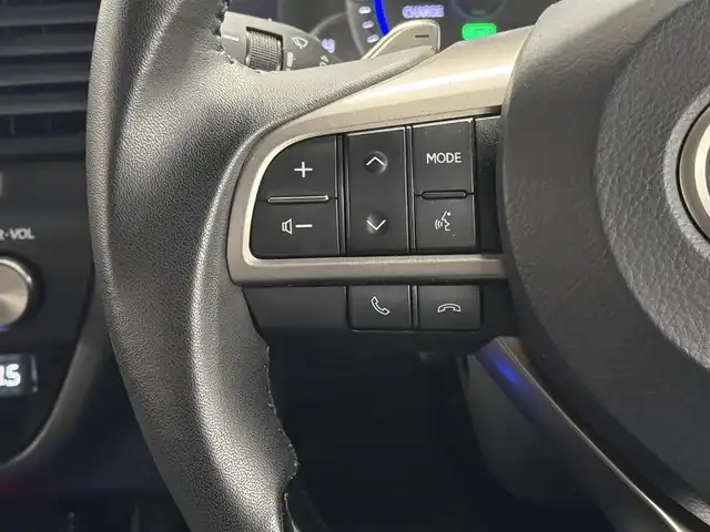 レクサス ＲＸ 450h バージョンL 三重県 2019(令1)年 3万km グラファイトブラックガラスフレーク ハイブリッド/FF/MTモード付フロアCVT/12.3型ナビ（AM/FM/CD/DVD/SDREC/SD/USB/Bluetooth/Miracast/AUX/TV）/パノラミックビューモニター/【OP】マークレビンソン プレミアムサラウンドサウンドシステム/ドライブレコーダー 前後/ETC2.0/LEXUS Safety System＋/●プリクラッシュセーフティ/●レーンキーピングアシスト/●レーダークルコン（全車速追従機能付）/●オートハイビーム/・ブラインドスポットモニター＆リヤクロストラフィックアラート・オートブレーキ/・ロードサインアシスト/・先行車発進告知機能/・【OP】ITS Connect/装備/・セミアニリン本革シート（黒）/・メモリー＆4way電動ランバーサポート付10wayパワーシート（D/N）/・セカンドパワーシート/・シートヒーター（D/N/2nd左右）＆ベンチレーション（D/N）/・ステアリングヒーター/・タッチレスパワーバックドア/・AC100Vコンセント（100W）/・カラーヘッドアップディスプレイ/・3眼LED/・左右独立オートエアコン/・【OP】純正20インチ×8J ブロンズ・カラード切削光輝アルミホイール/・スマートキーx1/など