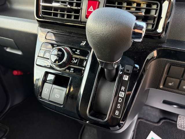 ダイハツ タント カスタム X 大阪府 2023(令5)年 1.4万km ブラックマイカメタリック/ファイアークォーツレッドメタリック 2トーン 純正ナビ/バックカメラ/フルセグ/両側パワースライドドア/スマートアシスト/シートヒーター/ハーフレザーシート/純正アルミホイール/LEDヘッドライト/プッシュスタート/スマートキー