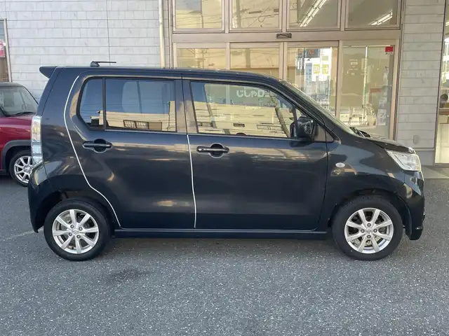 スズキ ワゴンＲ スティングレー X 愛知県 2013(平25)年 9.5万km ブルーイッシュブラックパール3 (株)IDOMが運営する【じしゃロン豊川店】の自社ローン対象車両になります。こちらは現金ご利用時の価格です。自社ローンご希望の方は別途その旨お申付け下さい。/ 社外メモリナビ/　〇 CD再生機能/　〇 フルセグTV/ ETC/ 革巻ステアリング/ フロアマット