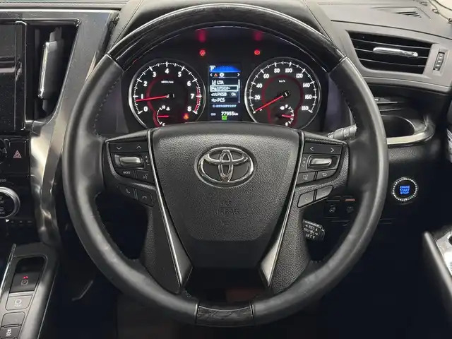 トヨタ アルファード S Cパッケージ 三重県 2021(令3)年 7.8万km ホワイトパールクリスタルシャイン ガソリン/FF/MTモード付インパネCVT/純正 9インチディスプレイオーディオ/（FM/AM/USB/iPod/Bluetooth/TV/Miracast/CarPlay/AndroidAuto）/バックガイドモニター/両側パワースライドドア/ドライブレコーダー 前後/ETC/Toyota Safety Sense/・プリクラッシュセーフティ/・レーントレーシングアシスト/・クリアランスソナー/・パーキングサポートブレーキ/・アダプティブハイビームシステム/・レーダークルコン/・ロードサインアシスト/・先行車発進告知機能/・ブラインドスポットモニター*＋リヤクロストラフィックアラート*/など/装備/・ツインムーンルーフ*/・デジタルインナーミラー*/・合皮シート/・パワーシート（D/N）/・エグゼクティブパワーシート（電動リクライニング＆オットマン（N/2nd））/・パワーバックドア/・シートヒーター・ベンチレーション（D/N）/・ステアリングヒーター/・オートライト/・3眼LEDヘッドランプ/・左右・後席独立オートエアコン/・純正18AW/・スマートキーx1/など