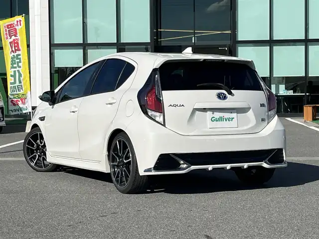 トヨタ アクア G G’s 奈良県 2015(平27)年 4.3万km ライムホワイトパールクリスタルシャイン 純正7インチナビ（NSCP-W62）/クルーズコントロール/バックカメラ/横滑り防止/ハーフレザーシート/前席シートヒーター/オートライト/LEDヘッドライト/電動格納ミラー/後方ドライブレコーダー/ETC/純正17インチAW/保証書/取り扱い説明書/スペアキーX1