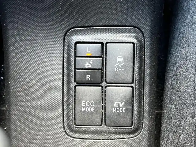 トヨタ アクア G G’s 奈良県 2015(平27)年 4.3万km ライムホワイトパールクリスタルシャイン 純正7インチナビ（NSCP-W62）/クルーズコントロール/バックカメラ/横滑り防止/ハーフレザーシート/前席シートヒーター/オートライト/LEDヘッドライト/電動格納ミラー/後方ドライブレコーダー/ETC/純正17インチAW/保証書/取り扱い説明書/スペアキーX1