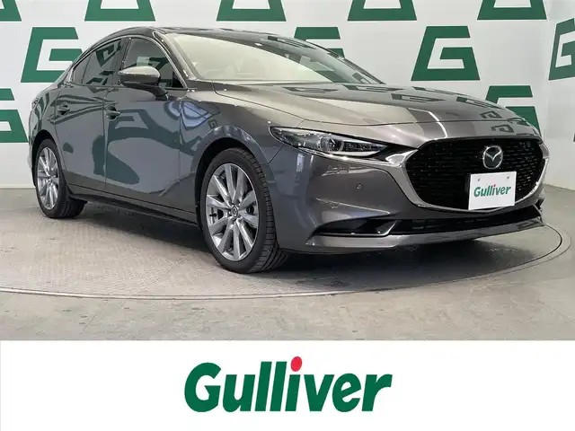 マツダ マツダ３セダン 20S プロアクティブ ツーリングS 鹿児島県 2023(令5)年 1.3万km マシーングレープレミアムM 禁煙車/アラウンドビューモニター/ブラインドスポットモニター/純正ナビ/　フルセグTV/　AppleCarplay/　AndroidAuto/　DVD/CD/　Bluetooth/　HDMI端子/前後ドライブレコーダー/ETC/電動パーキングブレーキ/オートブレーキホールド/ステアリングヒーター/運転席パワーシート/ドライビングポジションメモリー/前席シートヒーター/純正アルミホイール/電動格納ミラー/LEDヘッドライト