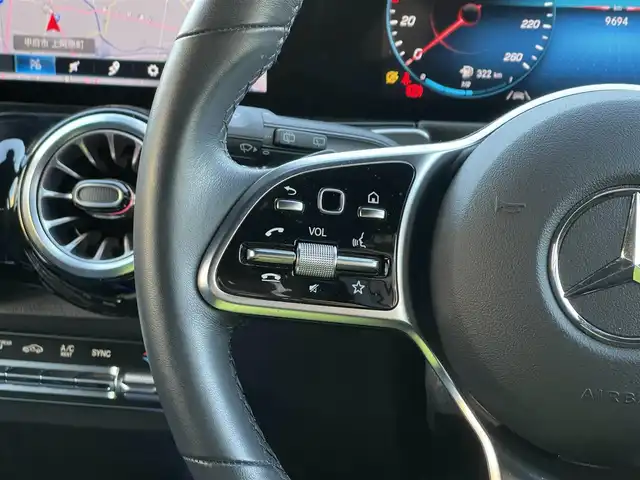 メルセデス・ベンツ Ｍ・ベンツ ＧＬＢ２００ｄ 4マチック 山梨県 2023(令5)年 1万km グレー