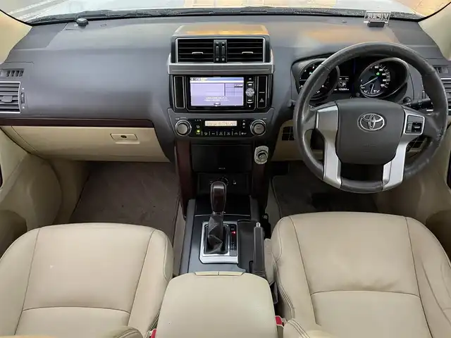 トヨタ ランドクルーザー プラド TX Lパッケージ 兵庫県 2015(平27)年 13万km ホワイトパールクリスタルシャイン モデリスタエアロ/サンルーフ/DN席シートヒーター/３列目電動シート/クルーズコントロール/ビルトインETC/純正アルミホイール/Bluetooth接続/ダウンヒルアシストコントロール/４WD/社外メモリナビ/オートマチックハイビーム/ヘッドライトウォッシャー/フルセグTV/スペアキー/スイッチスタート