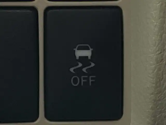 トヨタ ランドクルーザー プラド TX Lパッケージ 兵庫県 2015(平27)年 13万km ホワイトパールクリスタルシャイン モデリスタエアロ/サンルーフ/DN席シートヒーター/３列目電動シート/クルーズコントロール/ビルトインETC/純正アルミホイール/Bluetooth接続/ダウンヒルアシストコントロール/４WD/社外メモリナビ/オートマチックハイビーム/ヘッドライトウォッシャー/フルセグTV/スペアキー/スイッチスタート