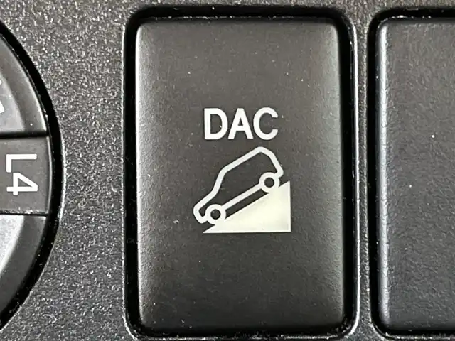 トヨタ ランドクルーザー プラド TX Lパッケージ 兵庫県 2015(平27)年 13万km ホワイトパールクリスタルシャイン モデリスタエアロ/サンルーフ/DN席シートヒーター/３列目電動シート/クルーズコントロール/ビルトインETC/純正アルミホイール/Bluetooth接続/ダウンヒルアシストコントロール/４WD/社外メモリナビ/オートマチックハイビーム/ヘッドライトウォッシャー/フルセグTV/スペアキー/スイッチスタート