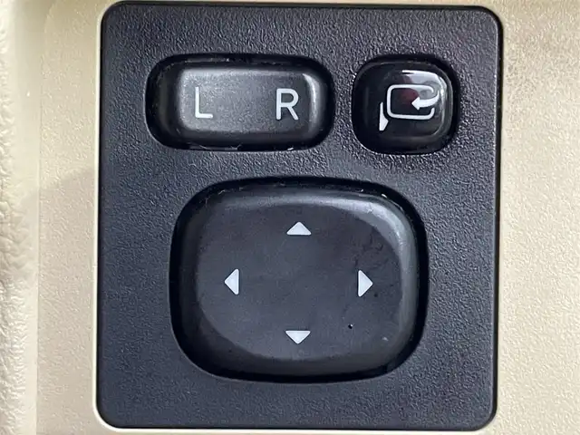 トヨタ ランドクルーザー プラド TX Lパッケージ 兵庫県 2015(平27)年 13万km ホワイトパールクリスタルシャイン モデリスタエアロ/サンルーフ/DN席シートヒーター/３列目電動シート/クルーズコントロール/ビルトインETC/純正アルミホイール/Bluetooth接続/ダウンヒルアシストコントロール/４WD/社外メモリナビ/オートマチックハイビーム/ヘッドライトウォッシャー/フルセグTV/スペアキー/スイッチスタート