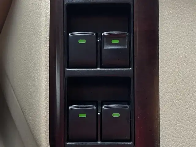 トヨタ ランドクルーザー プラド TX Lパッケージ 兵庫県 2015(平27)年 13万km ホワイトパールクリスタルシャイン モデリスタエアロ/サンルーフ/DN席シートヒーター/３列目電動シート/クルーズコントロール/ビルトインETC/純正アルミホイール/Bluetooth接続/ダウンヒルアシストコントロール/４WD/社外メモリナビ/オートマチックハイビーム/ヘッドライトウォッシャー/フルセグTV/スペアキー/スイッチスタート