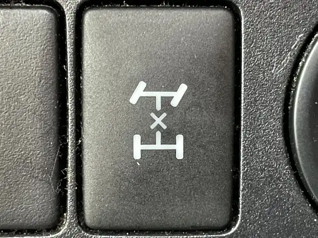 トヨタ ランドクルーザー プラド TX Lパッケージ 兵庫県 2015(平27)年 13万km ホワイトパールクリスタルシャイン モデリスタエアロ/サンルーフ/DN席シートヒーター/３列目電動シート/クルーズコントロール/ビルトインETC/純正アルミホイール/Bluetooth接続/ダウンヒルアシストコントロール/４WD/社外メモリナビ/オートマチックハイビーム/ヘッドライトウォッシャー/フルセグTV/スペアキー/スイッチスタート