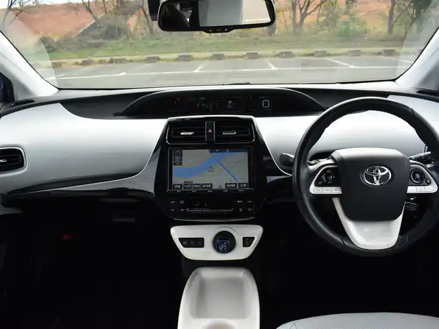 トヨタ プリウス A プレミアム　ツーリングセレ 福岡県 2018(平30)年 8万km ダークブルーマイカM トヨタセーフティセンス/純正9インチメモリナビ/フルセグ/CD/DVD/BT/HDMI/バックカメラ/純正LEDヘッドライト/純正17インチアルミホイール/純正ドライブレコーダー/合皮レザーシート/レーダークルーズコントロール/ブラインドスポットモニター/クリアランスソナー/ヘッドライトアップディスプレイ/前席シートヒーター/D席パワーシート/ステアリングリモコン/ビルトインETC