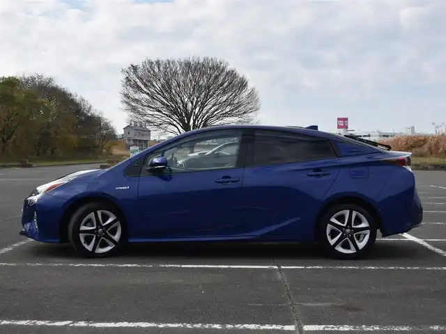 トヨタ プリウス A プレミアム　ツーリングセレ 福岡県 2018(平30)年 8万km ダークブルーマイカM トヨタセーフティセンス/純正9インチメモリナビ/フルセグ/CD/DVD/BT/HDMI/バックカメラ/純正LEDヘッドライト/純正17インチアルミホイール/純正ドライブレコーダー/合皮レザーシート/レーダークルーズコントロール/ブラインドスポットモニター/クリアランスソナー/ヘッドライトアップディスプレイ/前席シートヒーター/D席パワーシート/ステアリングリモコン/ビルトインETC