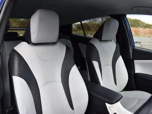 トヨタ プリウス A プレミアム　ツーリングセレ 福岡県 2018(平30)年 8万km ダークブルーマイカM トヨタセーフティセンス/純正9インチメモリナビ/フルセグ/CD/DVD/BT/HDMI/バックカメラ/純正LEDヘッドライト/純正17インチアルミホイール/純正ドライブレコーダー/合皮レザーシート/レーダークルーズコントロール/ブラインドスポットモニター/クリアランスソナー/ヘッドライトアップディスプレイ/前席シートヒーター/D席パワーシート/ステアリングリモコン/ビルトインETC