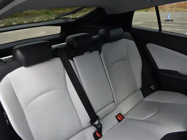 トヨタ プリウス A プレミアム　ツーリングセレ 福岡県 2018(平30)年 8万km ダークブルーマイカM トヨタセーフティセンス/純正9インチメモリナビ/フルセグ/CD/DVD/BT/HDMI/バックカメラ/純正LEDヘッドライト/純正17インチアルミホイール/純正ドライブレコーダー/合皮レザーシート/レーダークルーズコントロール/ブラインドスポットモニター/クリアランスソナー/ヘッドライトアップディスプレイ/前席シートヒーター/D席パワーシート/ステアリングリモコン/ビルトインETC