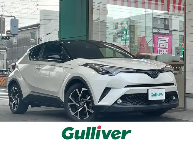 トヨタ Ｃ－ＨＲ G 愛知県 2018(平30)年 1.7万km ブラック/ホワイトパールクリスタルシャイン 2トーン ワンオーナー/ルーフブラックIIトーン/CYBER NAVI〈AVIC-CW901〉/・DVD／Bluetooth／地デジTV/バックカメラ/ハーフレザーシート/前席シートヒーター/純正LEDヘッドライト/シーケンシャルターンランプ/TOYOTA SAFETY SENSE/・プリクラッシュセーフティ/・レーンディパーチャーアラート/・オートマチックハイビーム/・レーダークルーズコントロール/ブラインドスポットモニター/クリアランスソナー/純正18インチAW〈スペアタイヤ有〉/スマートキー＆プッシュスタート