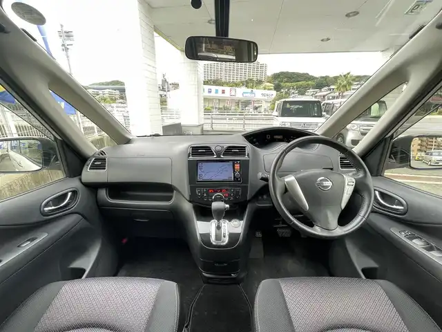 日産 セレナ ハイウェイS G Sハイブリッド 兵庫県 2012(平24)年 9.2万km ブリリアントホワイトパール (株)IDOMが運営する【じしゃロン神戸名谷店】の自社ローン専用車両になりますこちらは現金またはオートローンご利用時の価格です。自社ローンご希望の方は別途その旨お申付け下さい。/ナビ(HM512D-W)/TV/CD/DVD/Bluetooth/ETC/バックカメラ/クルーズコントロール/両側パワースライドドア/フリップダウンモニター/純正フロアマット/純正アルミホイール/ドアバイザー/オートライト/フォグライト/取扱説明書/保証書/スペアキー×１