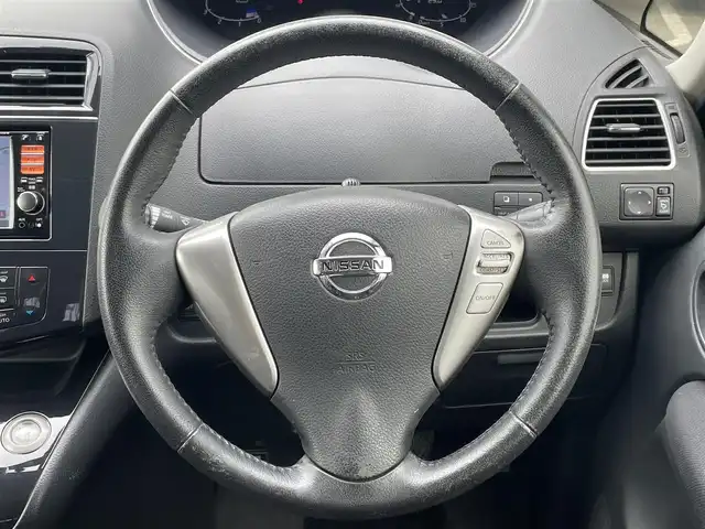 日産 セレナ ハイウェイS G Sハイブリッド 兵庫県 2012(平24)年 9.2万km ブリリアントホワイトパール (株)IDOMが運営する【じしゃロン神戸名谷店】の自社ローン専用車両になりますこちらは現金またはオートローンご利用時の価格です。自社ローンご希望の方は別途その旨お申付け下さい。/ナビ(HM512D-W)/TV/CD/DVD/Bluetooth/ETC/バックカメラ/クルーズコントロール/両側パワースライドドア/フリップダウンモニター/純正フロアマット/純正アルミホイール/ドアバイザー/オートライト/フォグライト/取扱説明書/保証書/スペアキー×１