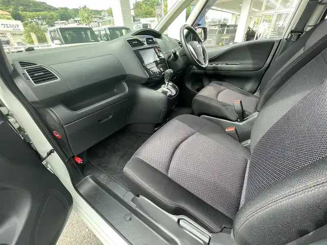 日産 セレナ ハイウェイS G Sハイブリッド 兵庫県 2012(平24)年 9.2万km ブリリアントホワイトパール (株)IDOMが運営する【じしゃロン神戸名谷店】の自社ローン専用車両になりますこちらは現金またはオートローンご利用時の価格です。自社ローンご希望の方は別途その旨お申付け下さい。/ナビ(HM512D-W)/TV/CD/DVD/Bluetooth/ETC/バックカメラ/クルーズコントロール/両側パワースライドドア/フリップダウンモニター/純正フロアマット/純正アルミホイール/ドアバイザー/オートライト/フォグライト/取扱説明書/保証書/スペアキー×１