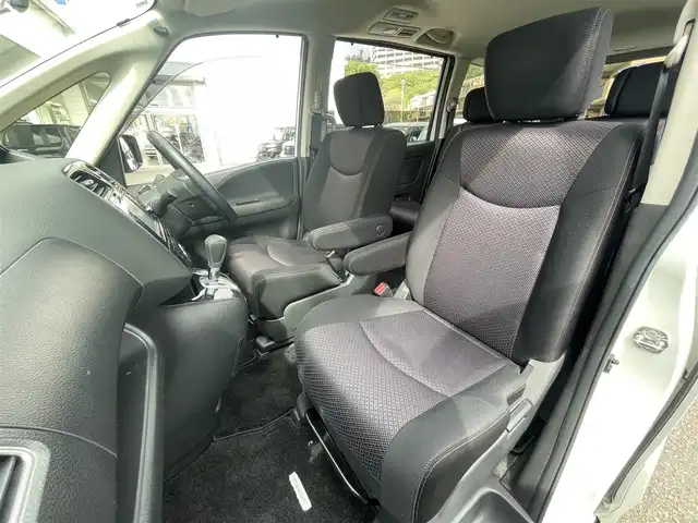日産 セレナ ハイウェイS G Sハイブリッド 兵庫県 2012(平24)年 9.2万km ブリリアントホワイトパール (株)IDOMが運営する【じしゃロン神戸名谷店】の自社ローン専用車両になりますこちらは現金またはオートローンご利用時の価格です。自社ローンご希望の方は別途その旨お申付け下さい。/ナビ(HM512D-W)/TV/CD/DVD/Bluetooth/ETC/バックカメラ/クルーズコントロール/両側パワースライドドア/フリップダウンモニター/純正フロアマット/純正アルミホイール/ドアバイザー/オートライト/フォグライト/取扱説明書/保証書/スペアキー×１