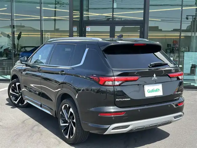 三菱 アウトランダー ＰＨＥＶ P 栃木県 2022(令4)年 4.1万km ブラックダイヤモンド 電動パノラマサンルーフ/スポーティーパッケージ/純正9インチナビ/BOSEサウンド/AppleCarPlay/AndroidAuto/Bluetoothオーディオ/フルセグTV（走行中視聴可）/ステアリングリモコン/マルチアラウンドモニター/ワイヤレス充電/三菱e-Assist/マイパイロット/レーンアシスト/ブラインドスポットモニター/ヘッドアップディスプレイ/エレクトリックテールゲート/アダプティブLEDヘッドライト/マッサージ機能付パワーシート/全席シートヒーター/ステアリングヒーター/ビルトインETC2.0/AC1500W給電