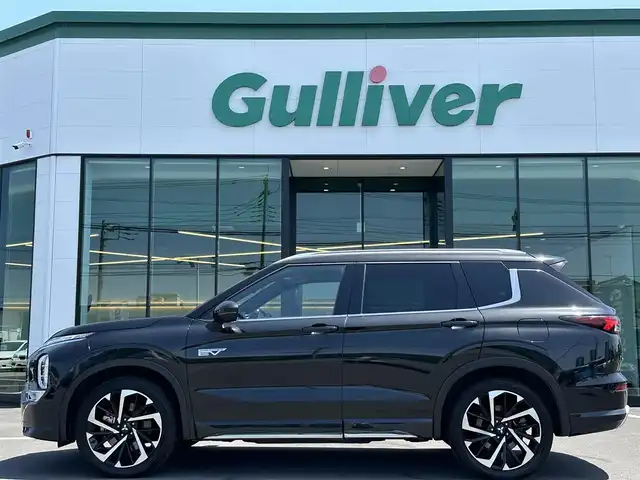 三菱 アウトランダー ＰＨＥＶ P 栃木県 2022(令4)年 4.1万km ブラックダイヤモンド 電動パノラマサンルーフ/スポーティーパッケージ/純正9インチナビ/BOSEサウンド/AppleCarPlay/AndroidAuto/Bluetoothオーディオ/フルセグTV（走行中視聴可）/ステアリングリモコン/マルチアラウンドモニター/ワイヤレス充電/三菱e-Assist/マイパイロット/レーンアシスト/ブラインドスポットモニター/ヘッドアップディスプレイ/エレクトリックテールゲート/アダプティブLEDヘッドライト/マッサージ機能付パワーシート/全席シートヒーター/ステアリングヒーター/ビルトインETC2.0/AC1500W給電