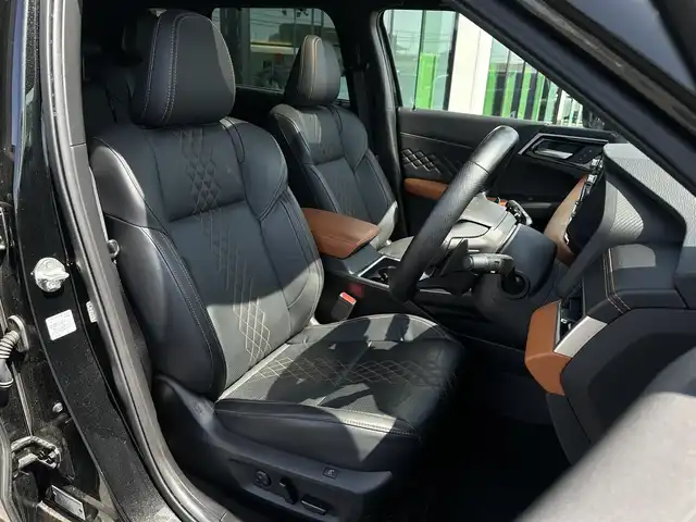 三菱 アウトランダー ＰＨＥＶ P 栃木県 2022(令4)年 4.1万km ブラックダイヤモンド 電動パノラマサンルーフ/スポーティーパッケージ/純正9インチナビ/BOSEサウンド/AppleCarPlay/AndroidAuto/Bluetoothオーディオ/フルセグTV（走行中視聴可）/ステアリングリモコン/マルチアラウンドモニター/ワイヤレス充電/三菱e-Assist/マイパイロット/レーンアシスト/ブラインドスポットモニター/ヘッドアップディスプレイ/エレクトリックテールゲート/アダプティブLEDヘッドライト/マッサージ機能付パワーシート/全席シートヒーター/ステアリングヒーター/ビルトインETC2.0/AC1500W給電