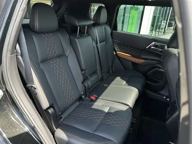 三菱 アウトランダー ＰＨＥＶ P 栃木県 2022(令4)年 4.1万km ブラックダイヤモンド 電動パノラマサンルーフ/スポーティーパッケージ/純正9インチナビ/BOSEサウンド/AppleCarPlay/AndroidAuto/Bluetoothオーディオ/フルセグTV（走行中視聴可）/ステアリングリモコン/マルチアラウンドモニター/ワイヤレス充電/三菱e-Assist/マイパイロット/レーンアシスト/ブラインドスポットモニター/ヘッドアップディスプレイ/エレクトリックテールゲート/アダプティブLEDヘッドライト/マッサージ機能付パワーシート/全席シートヒーター/ステアリングヒーター/ビルトインETC2.0/AC1500W給電
