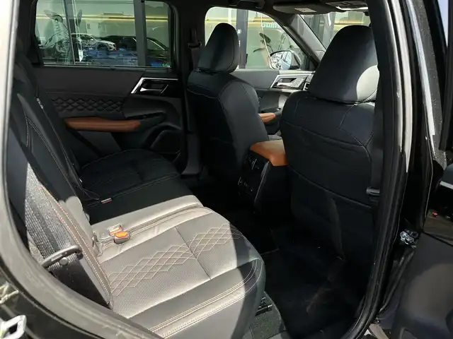 三菱 アウトランダー ＰＨＥＶ P 栃木県 2022(令4)年 4.1万km ブラックダイヤモンド 電動パノラマサンルーフ/スポーティーパッケージ/純正9インチナビ/BOSEサウンド/AppleCarPlay/AndroidAuto/Bluetoothオーディオ/フルセグTV（走行中視聴可）/ステアリングリモコン/マルチアラウンドモニター/ワイヤレス充電/三菱e-Assist/マイパイロット/レーンアシスト/ブラインドスポットモニター/ヘッドアップディスプレイ/エレクトリックテールゲート/アダプティブLEDヘッドライト/マッサージ機能付パワーシート/全席シートヒーター/ステアリングヒーター/ビルトインETC2.0/AC1500W給電