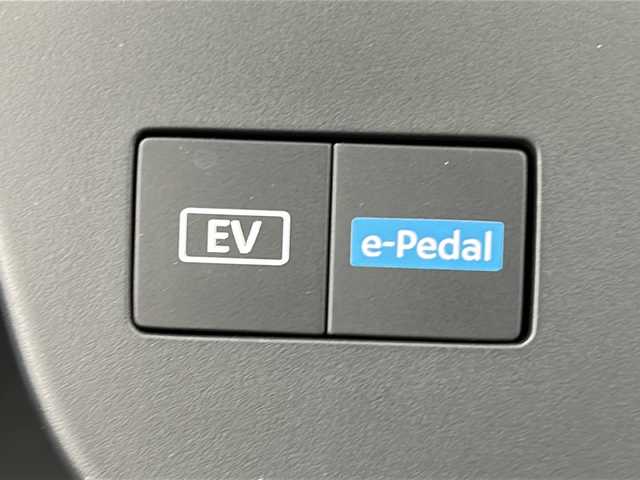 日産 セレナ e－パワー ハイウェイスター V 三重県 2023(令5)年 0.3万km ダイヤモンドブラック 禁煙車/純正９型メモリーナビ/バックカメラ　/エマージェンシーブレーキ　/プロパイロット/レーダークルーズコントロール　/両側ハンズフリー機能付きパワースライドドア　/１００Ｖ電源　/ブラインドスポットモニター　/レーンキープアシスト　/オートハイビーム /前後コーナーセンサー　/ＬＥＤ　/ＥＴＣ/サイド/カーテンエアバッグ