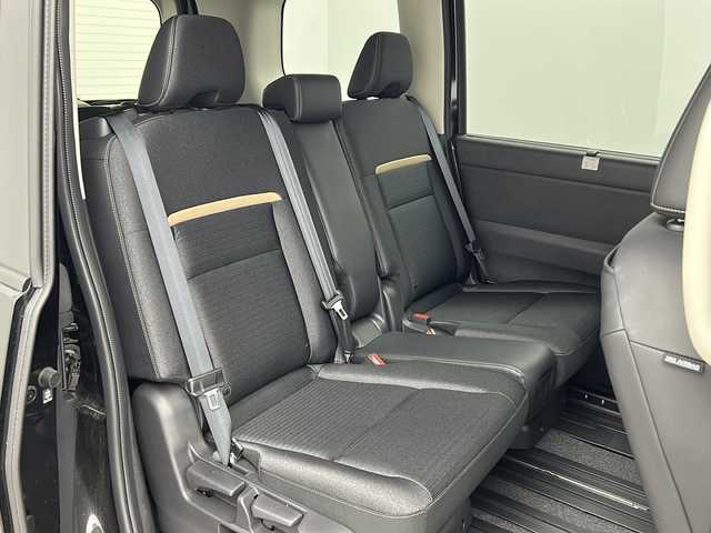 日産 セレナ e－パワー ハイウェイスター V 三重県 2023(令5)年 0.3万km ダイヤモンドブラック 禁煙車/純正９型メモリーナビ/バックカメラ　/エマージェンシーブレーキ　/プロパイロット/レーダークルーズコントロール　/両側ハンズフリー機能付きパワースライドドア　/１００Ｖ電源　/ブラインドスポットモニター　/レーンキープアシスト　/オートハイビーム /前後コーナーセンサー　/ＬＥＤ　/ＥＴＣ/サイド/カーテンエアバッグ
