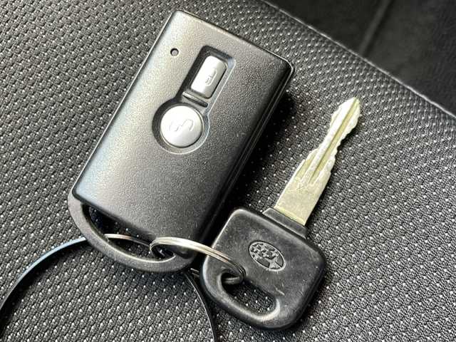 スバル ステラ カスタム R 長野県 2006(平18)年 8.7万km パール ４WD/純正CD/キーレス/保証書/取説