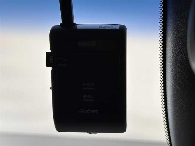 ホンダ フィット e:HEVクロスター 滋賀県 2020(令2)年 5.4万km プレミアムクリスタルレッドM 純正9インチナビ/（CD/DVD/フルセグTV/Bluetooth）/バックカメラ/追従型クルーズコントロール/ビルトインETC/ドライブレコーダー/オートライト/オートハイビーム/コーナーセンサー/LEDヘッドライト/衝突回避支援システム/レーンキープアシスト/横滑り防止装置/電動パーキングブレーキ/プッシュスタート/スマートキー