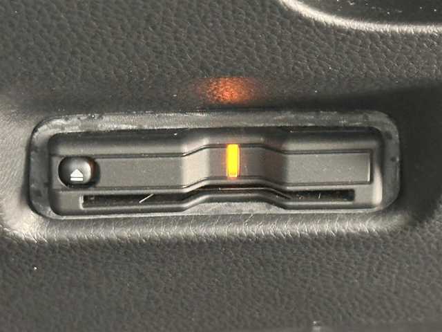 ホンダ フィット e:HEVクロスター 滋賀県 2020(令2)年 5.4万km プレミアムクリスタルレッドM 純正9インチナビ/（CD/DVD/フルセグTV/Bluetooth）/バックカメラ/追従型クルーズコントロール/ビルトインETC/ドライブレコーダー/オートライト/オートハイビーム/コーナーセンサー/LEDヘッドライト/衝突回避支援システム/レーンキープアシスト/横滑り防止装置/電動パーキングブレーキ/プッシュスタート/スマートキー