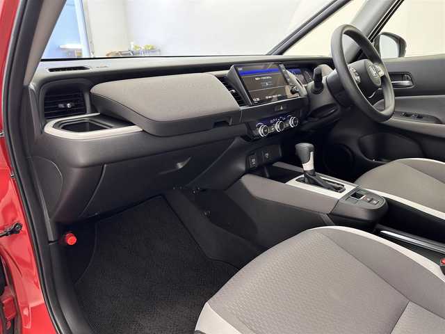 ホンダ フィット e:HEVクロスター 滋賀県 2020(令2)年 5.4万km プレミアムクリスタルレッドM 純正9インチナビ/（CD/DVD/フルセグTV/Bluetooth）/バックカメラ/追従型クルーズコントロール/ビルトインETC/ドライブレコーダー/オートライト/オートハイビーム/コーナーセンサー/LEDヘッドライト/衝突回避支援システム/レーンキープアシスト/横滑り防止装置/電動パーキングブレーキ/プッシュスタート/スマートキー