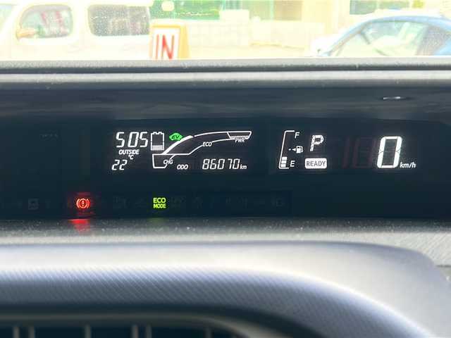 トヨタ アクア S 神奈川県 2015(平27)年 8.6万km ダークバイオレットマイカメタリック ワンオーナー/純正ディーラーナビ(CD/DVD/SD/BT/フルセグTV)/バックカメラ/プッシュスタート/横滑り防止装置/ビルトインETC/オートライト/純正フロアマット/ドアバイザー/ステアリングスイッチ/電動格納ウィンカーミラー/ISOFIX/保証書/取扱説明書