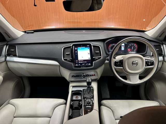 ボルボ ＸＣ９０ T5 AWD モーメンタム 千葉県 2016(平28)年 4.1万km オニキスブラックP ＡＣＣ　/白革シート　/３６０°カメラ　/電動リアゲート　/純正ナビ　/パワーシート　/シートヒーター　/レーンアシスト　/ブラインドスポット　/オートホールド　/ＥＴＣ