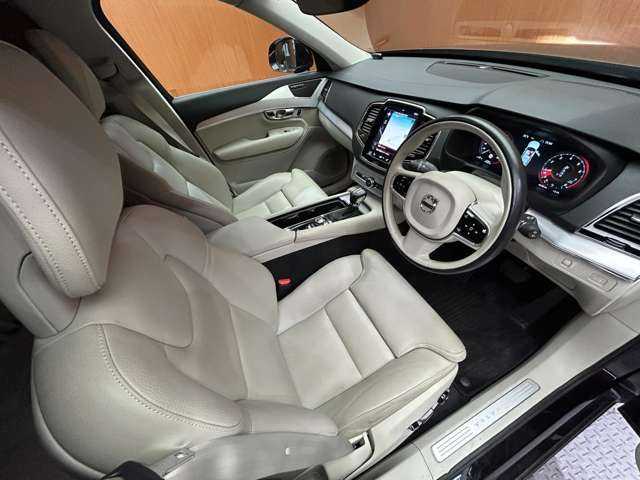 ボルボ ＸＣ９０ T5 AWD モーメンタム 千葉県 2016(平28)年 4.1万km オニキスブラックP ＡＣＣ　/白革シート　/３６０°カメラ　/電動リアゲート　/純正ナビ　/パワーシート　/シートヒーター　/レーンアシスト　/ブラインドスポット　/オートホールド　/ＥＴＣ