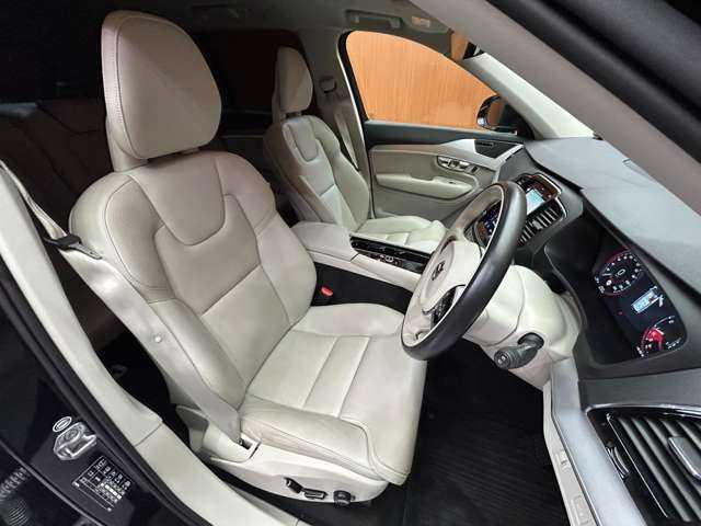 ボルボ ＸＣ９０ T5 AWD モーメンタム 千葉県 2016(平28)年 4.1万km オニキスブラックP ＡＣＣ　/白革シート　/３６０°カメラ　/電動リアゲート　/純正ナビ　/パワーシート　/シートヒーター　/レーンアシスト　/ブラインドスポット　/オートホールド　/ＥＴＣ