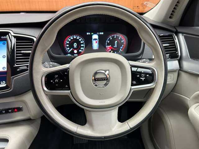 ボルボ ＸＣ９０ T5 AWD モーメンタム 千葉県 2016(平28)年 4.1万km オニキスブラックP ＡＣＣ　/白革シート　/３６０°カメラ　/電動リアゲート　/純正ナビ　/パワーシート　/シートヒーター　/レーンアシスト　/ブラインドスポット　/オートホールド　/ＥＴＣ
