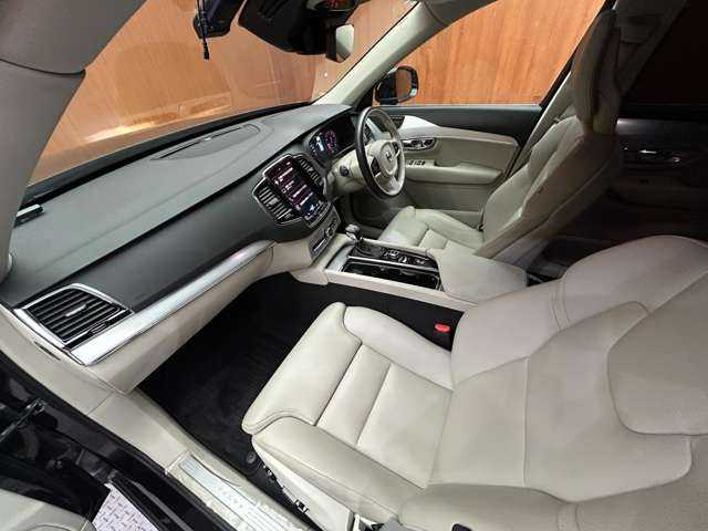 ボルボ ＸＣ９０ T5 AWD モーメンタム 千葉県 2016(平28)年 4.1万km オニキスブラックP ＡＣＣ　/白革シート　/３６０°カメラ　/電動リアゲート　/純正ナビ　/パワーシート　/シートヒーター　/レーンアシスト　/ブラインドスポット　/オートホールド　/ＥＴＣ