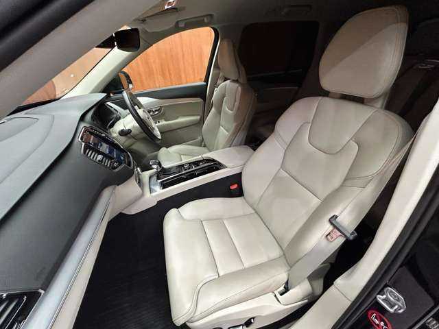 ボルボ ＸＣ９０ T5 AWD モーメンタム 千葉県 2016(平28)年 4.1万km オニキスブラックP ＡＣＣ　/白革シート　/３６０°カメラ　/電動リアゲート　/純正ナビ　/パワーシート　/シートヒーター　/レーンアシスト　/ブラインドスポット　/オートホールド　/ＥＴＣ