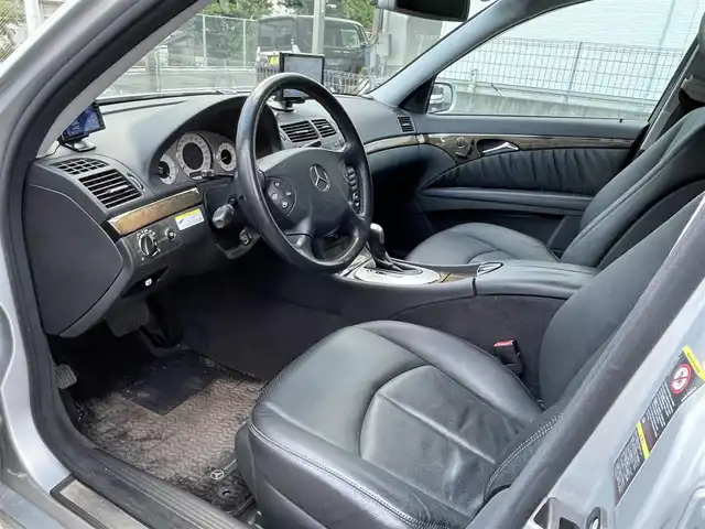 メルセデス・ベンツ Ｅ３５０ 4MATICワゴンアバンギャルド 福岡県 2006(平18)年 13.4万km シルバー サンルーフ/純正ナビ/（AM/FM/CD/MD）/パワーシート（運転席/助手席）/シートヒーター（運転席/助手席）/ハンズフリー/ETC/オートライト/フォグランプ/電格ミラー/純正フロアマット/純正アルミホイール/保証書/取扱説明書/スペアキー×１