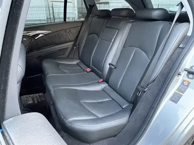 メルセデス・ベンツ Ｅ３５０ 4MATICワゴンアバンギャルド 福岡県 2006(平18)年 13.4万km シルバー サンルーフ/純正ナビ/（AM/FM/CD/MD）/パワーシート（運転席/助手席）/シートヒーター（運転席/助手席）/ハンズフリー/ETC/オートライト/フォグランプ/電格ミラー/純正フロアマット/純正アルミホイール/保証書/取扱説明書/スペアキー×１