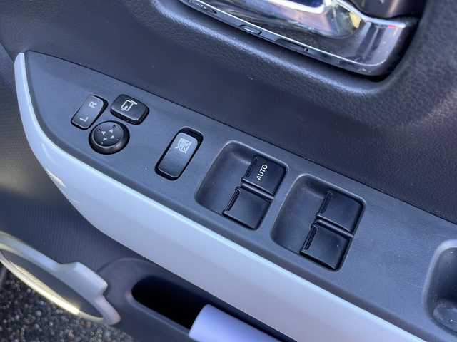 スズキ ハスラー F リミテッド 新潟県 2017(平29)年 9.9万km クールカーキパールメタリック/ホワイト2トーンルーフ 4WD/純正メモリナビ(CN-RZ72)/(AM/FM/CD/DVD/Bluetooth)/フルセグTV/衝突被害軽減ブレーキ/横滑り防止装置/ヒルディセントコントロール/グリップコントロール/レーンキープアシスト/アイドリングストップ/D/N席シートヒーター/ステアリングスイッチ/プッシュスタート/スマートキー/HIDヘッドライト/オートライト/フォグランプ/電動格納ミラー