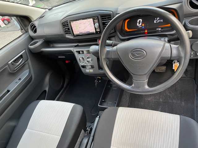 ダイハツ ミラ イース L 埼玉県 2017(平29)年 3.1万km スカイブルーメタリック 登録時30539km/社外ナビ/　・CD/ワンセグTV/アイドリングストップ/前後ドライブレコーダー/リアスポイラー/TRC/CVT/横滑り防止/フロアマット/取扱説明書