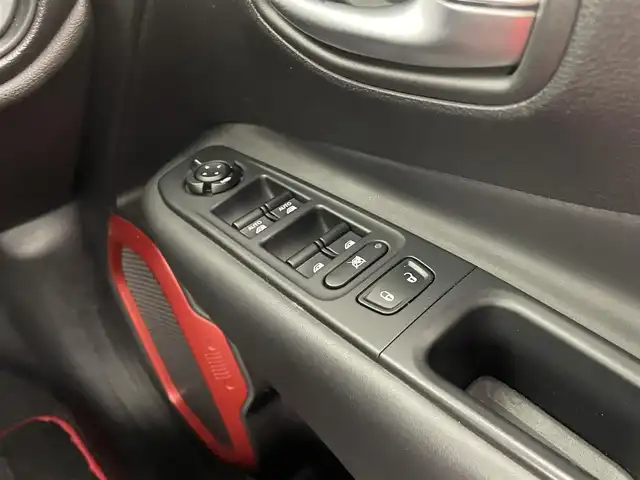 クライスラー・ジープ ジープ レネゲード トレイルホーク 大分県 2017(平29)年 3.1万km 黄 純正ディスプレイオーディオ/バックカメラ/スマートキー/スペアキー×１/オートクルーズコントロール/ＥＴＣ/前後ドライブレコーダー/オートライト/ＬＥＤヘッドライト/ステアリングスイッチ